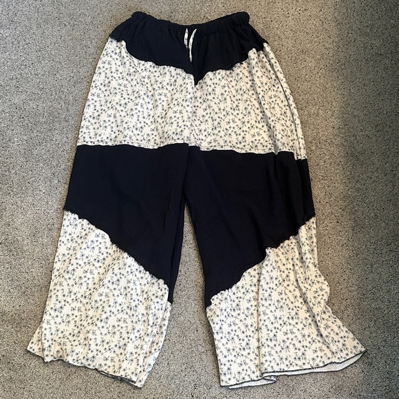 New POl Wide Leg Gauze Pants ~ Black Floral - Picture 5 of 13